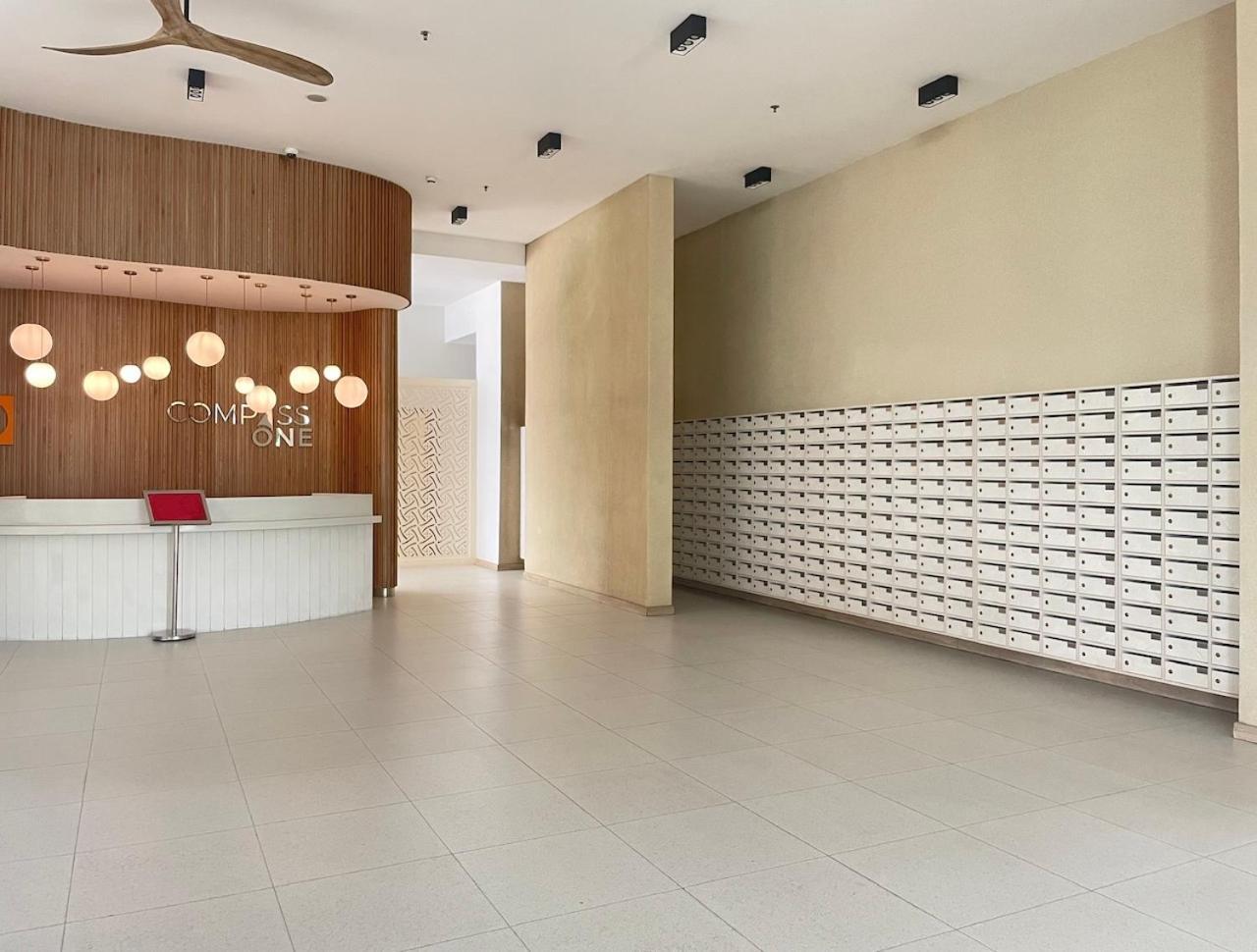 Compass One Building - Luxury Apartments Ap Phu Tho Kültér fotó