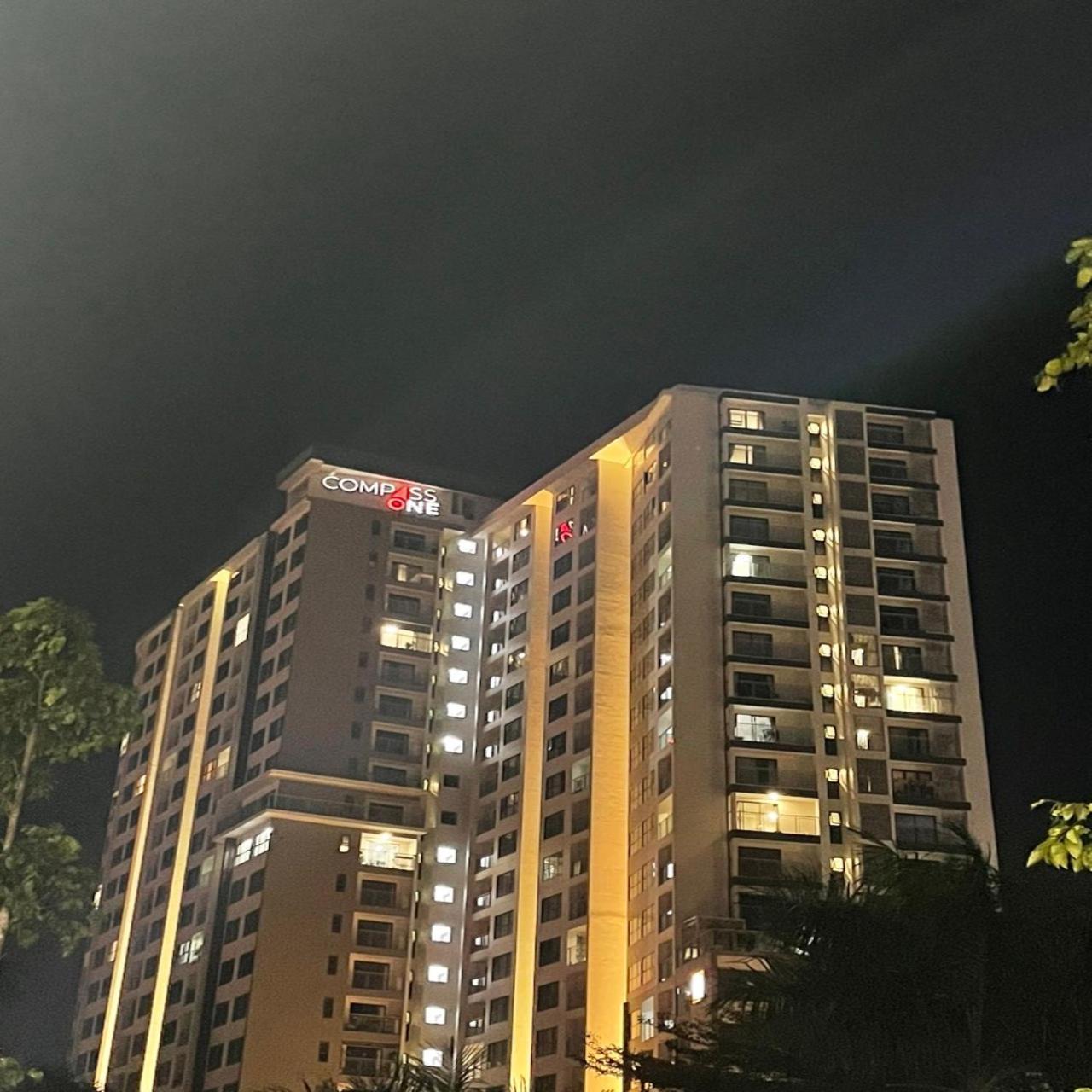 Compass One Building - Luxury Apartments Ap Phu Tho Kültér fotó